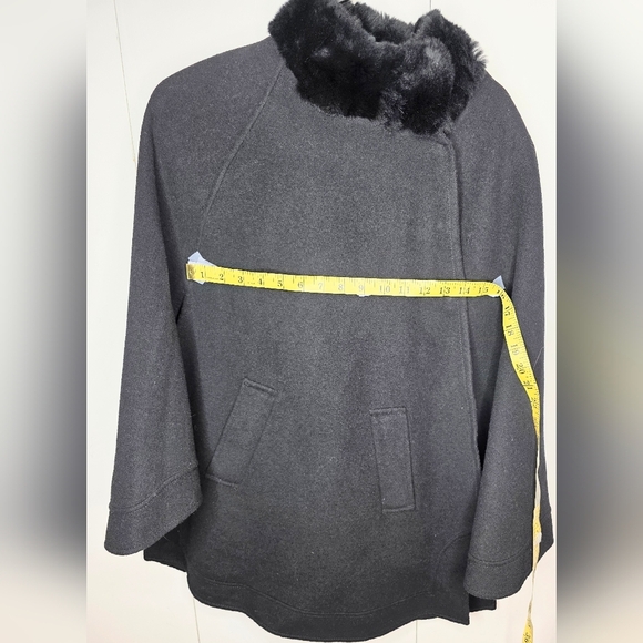 Short Black Wool Blend Cape With Rex Rabbit Fur Collar. Small - Picture 8 of 13